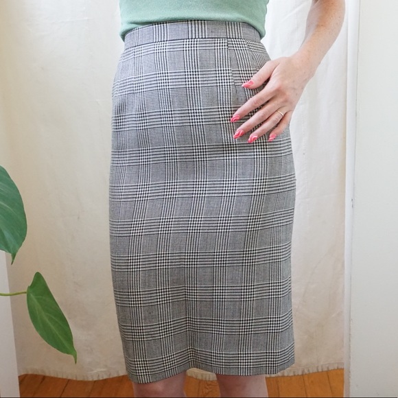 Vintage woven houndstooth checkered knee length pencil skirt - Picture 2 of 5